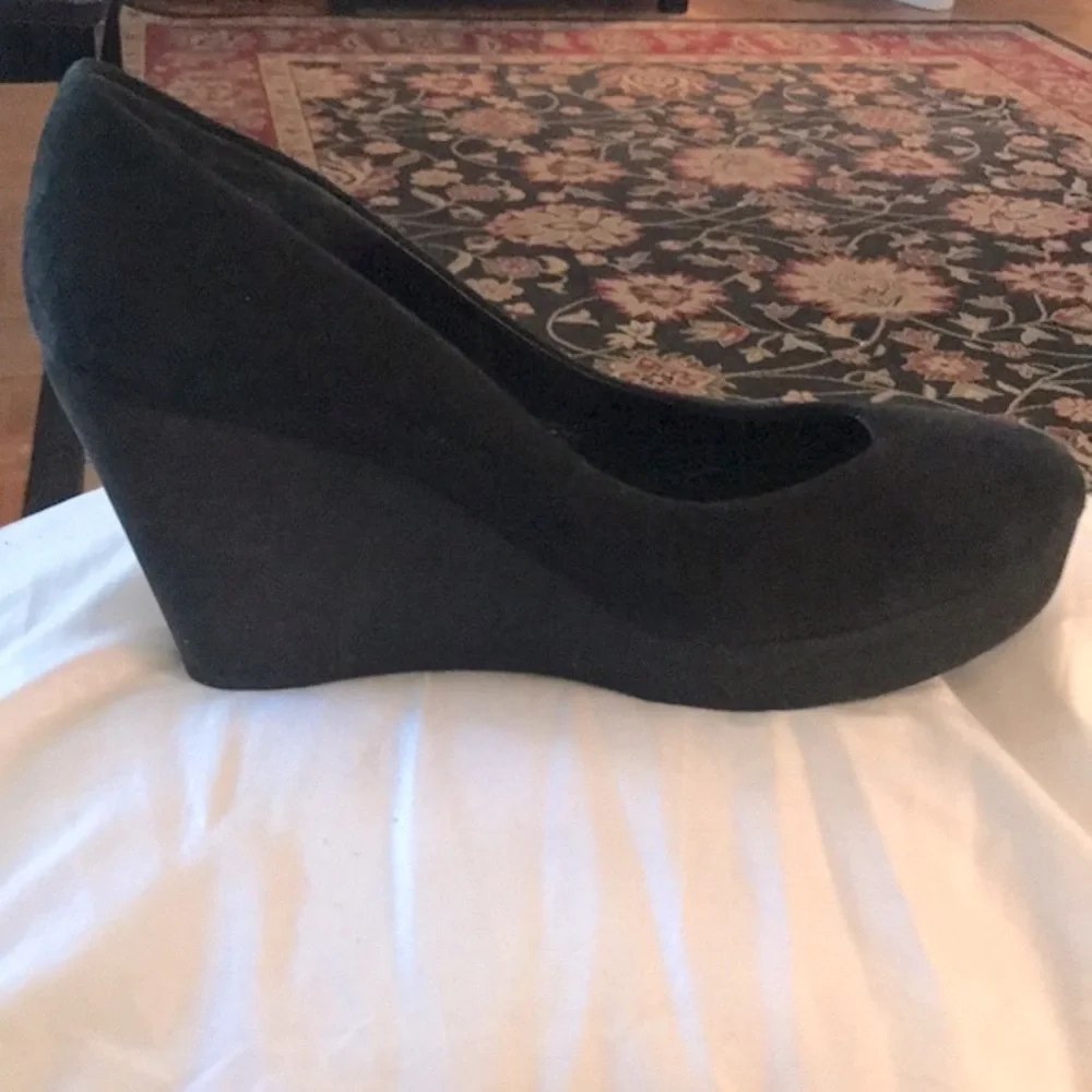 Andre’ Assous Black Suede Platform Shoes, Sz 8
